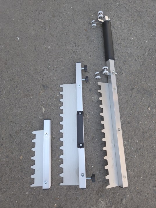 Telescopic  float for applying glue/putty